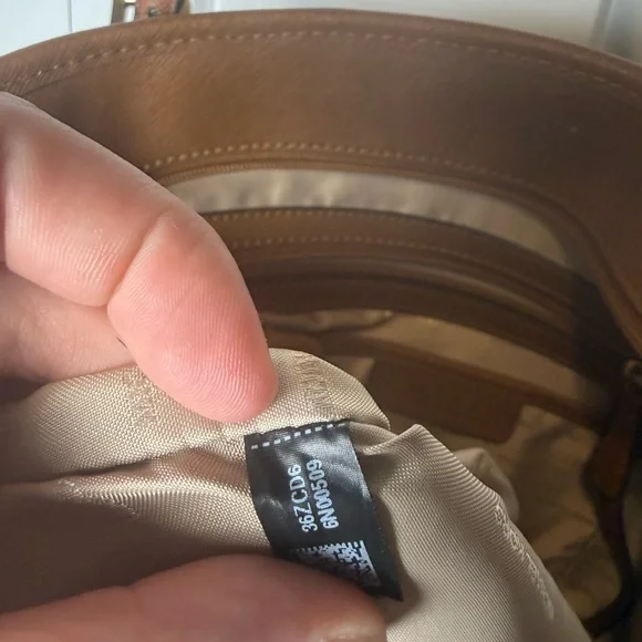 Micheal Kors jet set tote - Picture 10 of 15